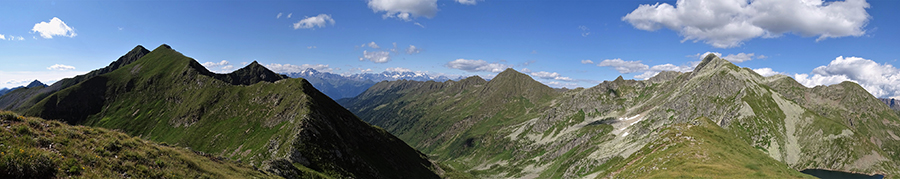Da quota 2370 sopra il Passo di Val Cervia ampio panorama
